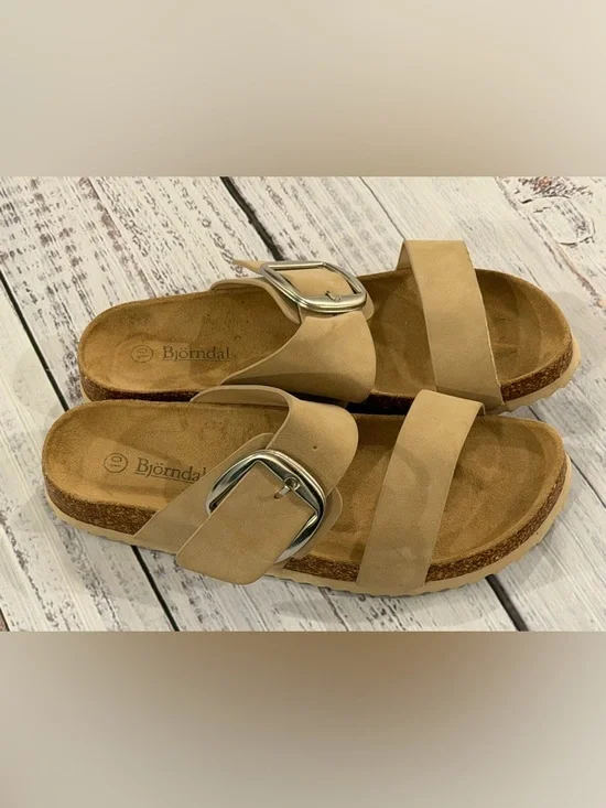 Bjorndal Womens Courtney Slide Shoes Size 10M Beige Double Straps Big Buckle - Picture 2 of 5